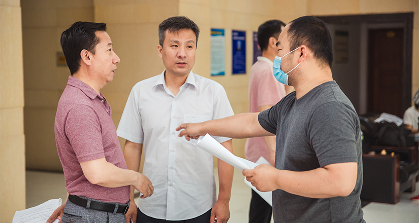 微电影《祸不单行》顺利杀青(图2) 微电影《祸不单行》顺利杀青(图2)