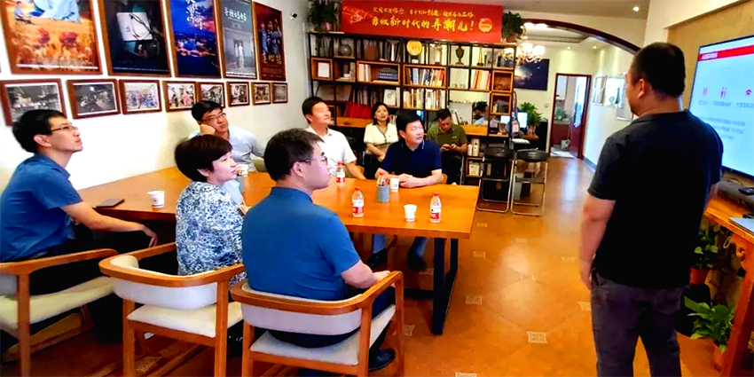 省委网信办副主任蔡新民一行来海乐影业调研(图1) 省委网信办副主任蔡新民一行来海乐影业调研(图1)