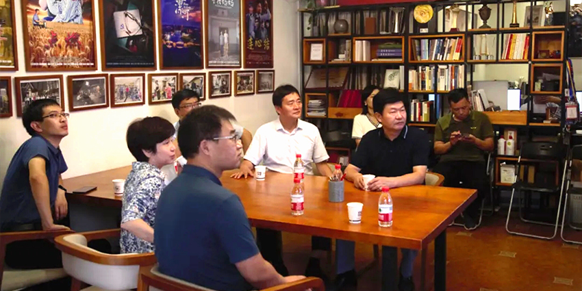 省委网信办副主任蔡新民一行来海乐影业调研(图2) 省委网信办副主任蔡新民一行来海乐影业调研(图2)