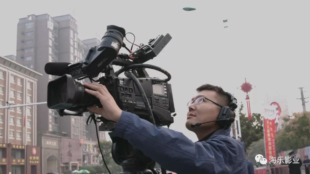 30余机位、近40人现场拍摄,海乐影业助力2019漯河环沙澧河国际半程马拉松赛(图8) 30余机位、近40人现场拍摄,海乐影业助力2019漯河环沙澧河国际半程马拉松赛(图8)