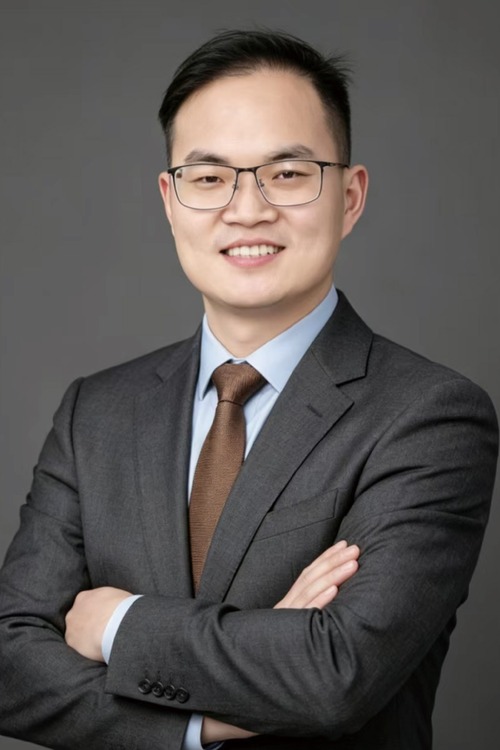 后勤专员：邹深明