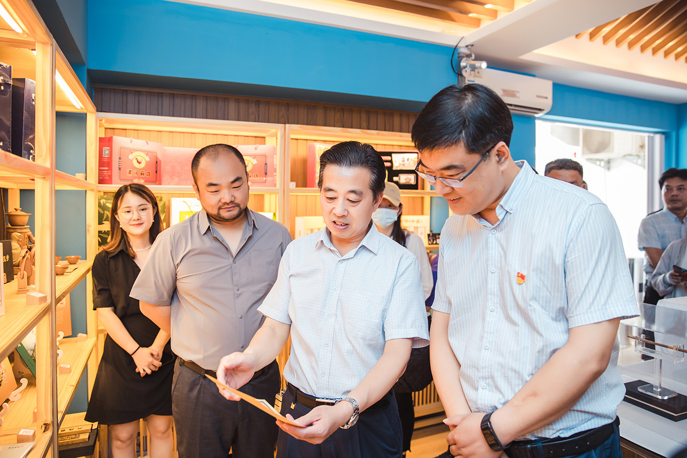 “漯河伴手礼”许慎文化园店揭牌营业(图4) “漯河伴手礼”许慎文化园店揭牌营业(图4)